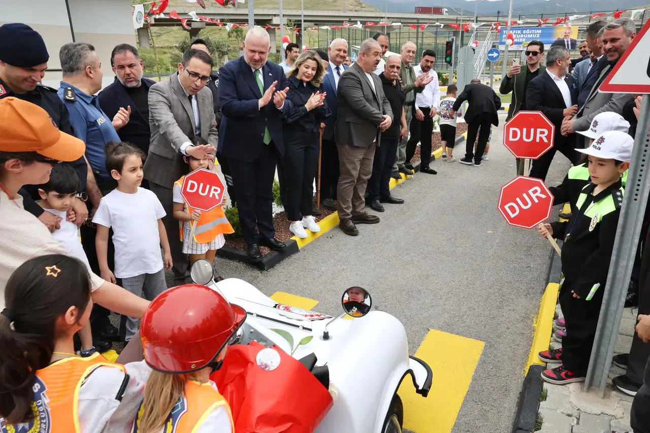Menemen'de Çocuklar İçin Trafik Eğitim Parkuru Açıldı
