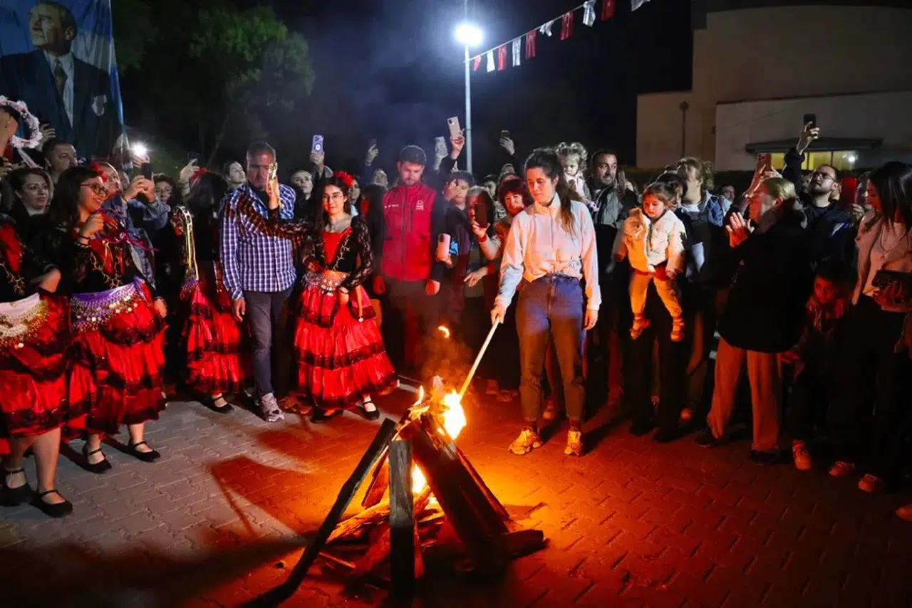 Çeşme'de Hıdırellez Üç Noktada Coşkuyla Kutlandı