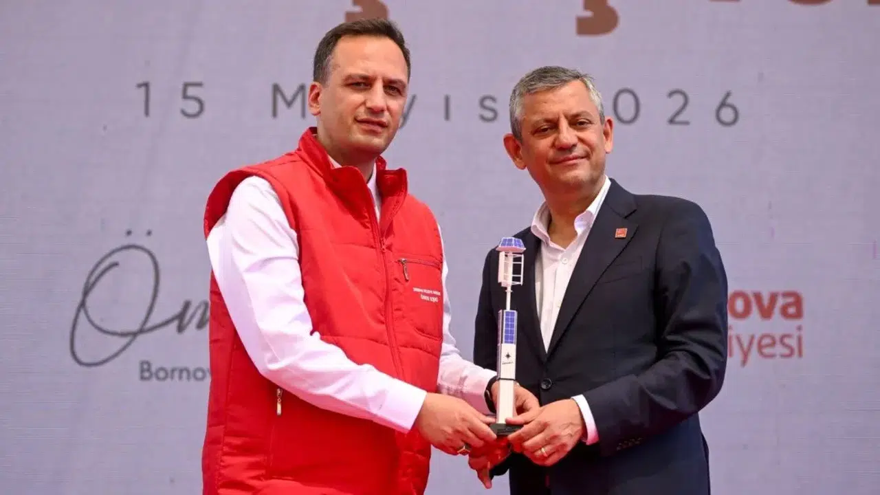 Parklarda kurulan hibrit direklerle temiz enerji dönemi başladı