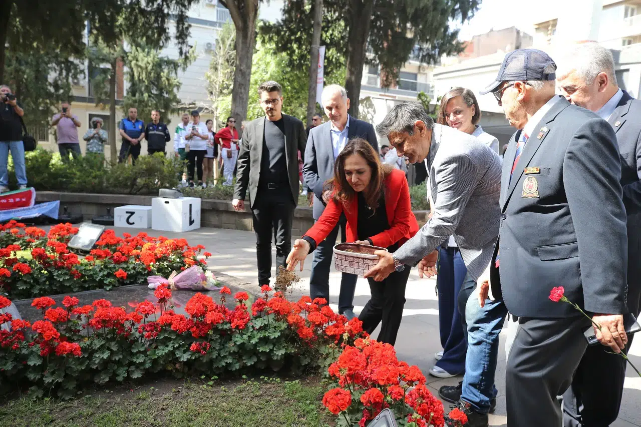 Karşıyaka Tek Yürek Oldu, Zübeyde Anne'ye Koştu!