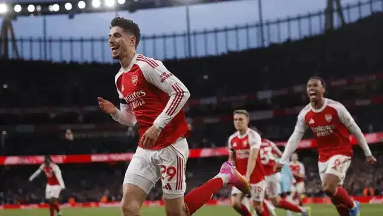 Arsenal, Premier Lig'de 22 yıl sonra şampiyon oldu