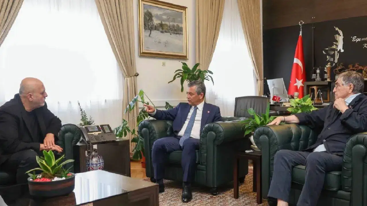 Özgür Özel'den tarihi çıkış: Artık iki tane CHP var!