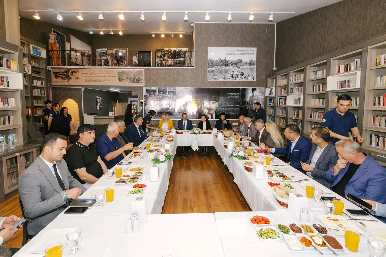Balçova Belediyesi İle Mahalle Muhtarları Arasında Ortak Hizmet Protokolü İmzalandı