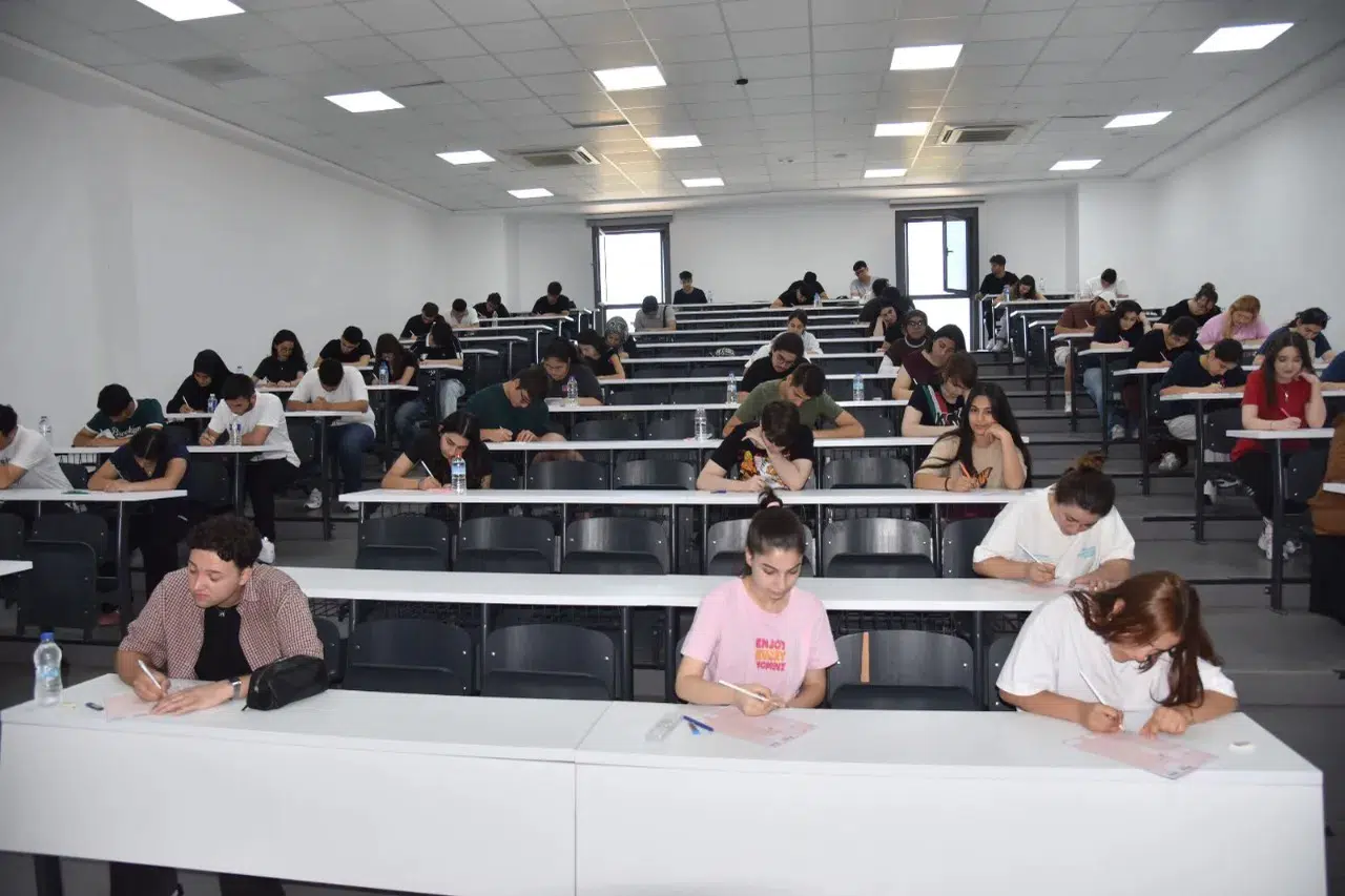 Menemen'de YKS öncesi prova üniversite amfisinde