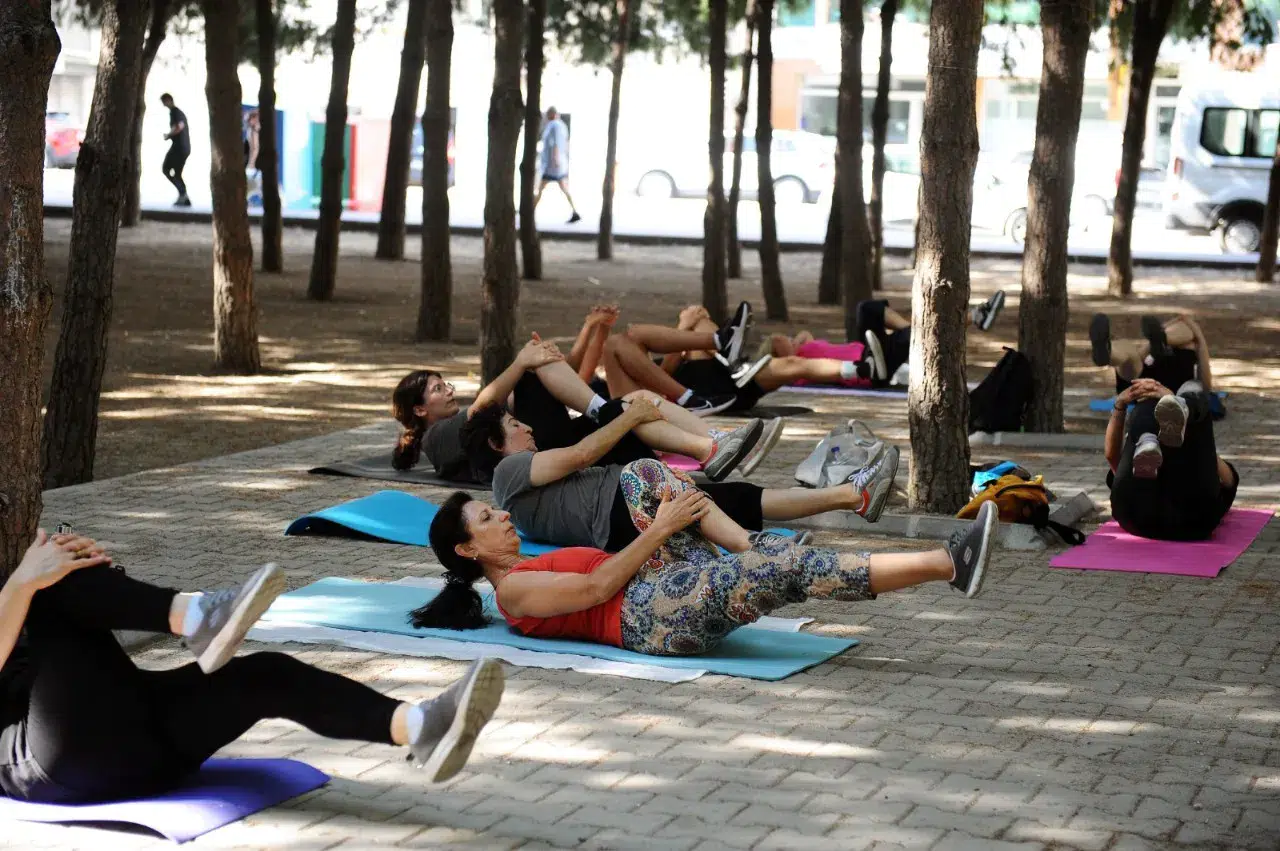 Açık havada sabah sporu keyfi başlıyor