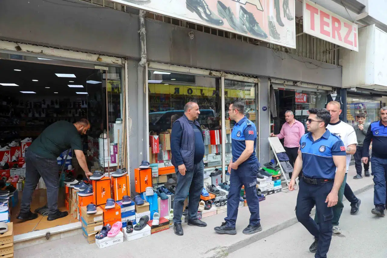 Buca’da kaldırım işgallerine geçit yok