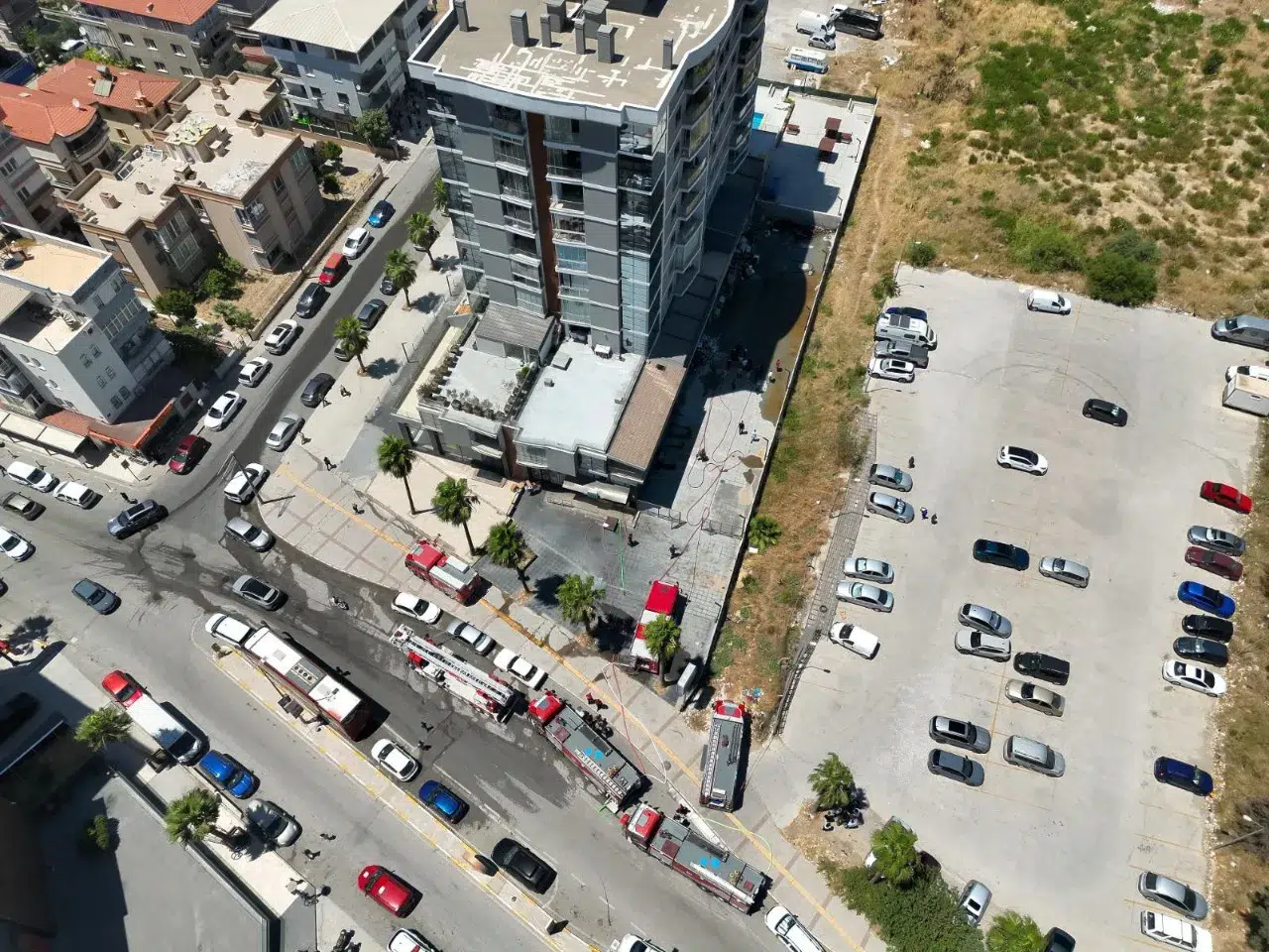 Bornova’da depo yangını dakikalar içinde kontrol altına alındı