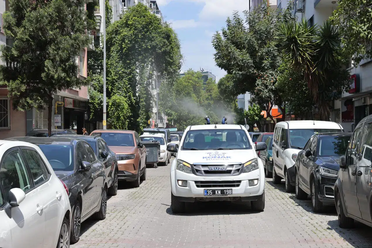 Konak’ta sivrisineklere karşı ilaçlama seferberliği: Ekipler her gün sahada