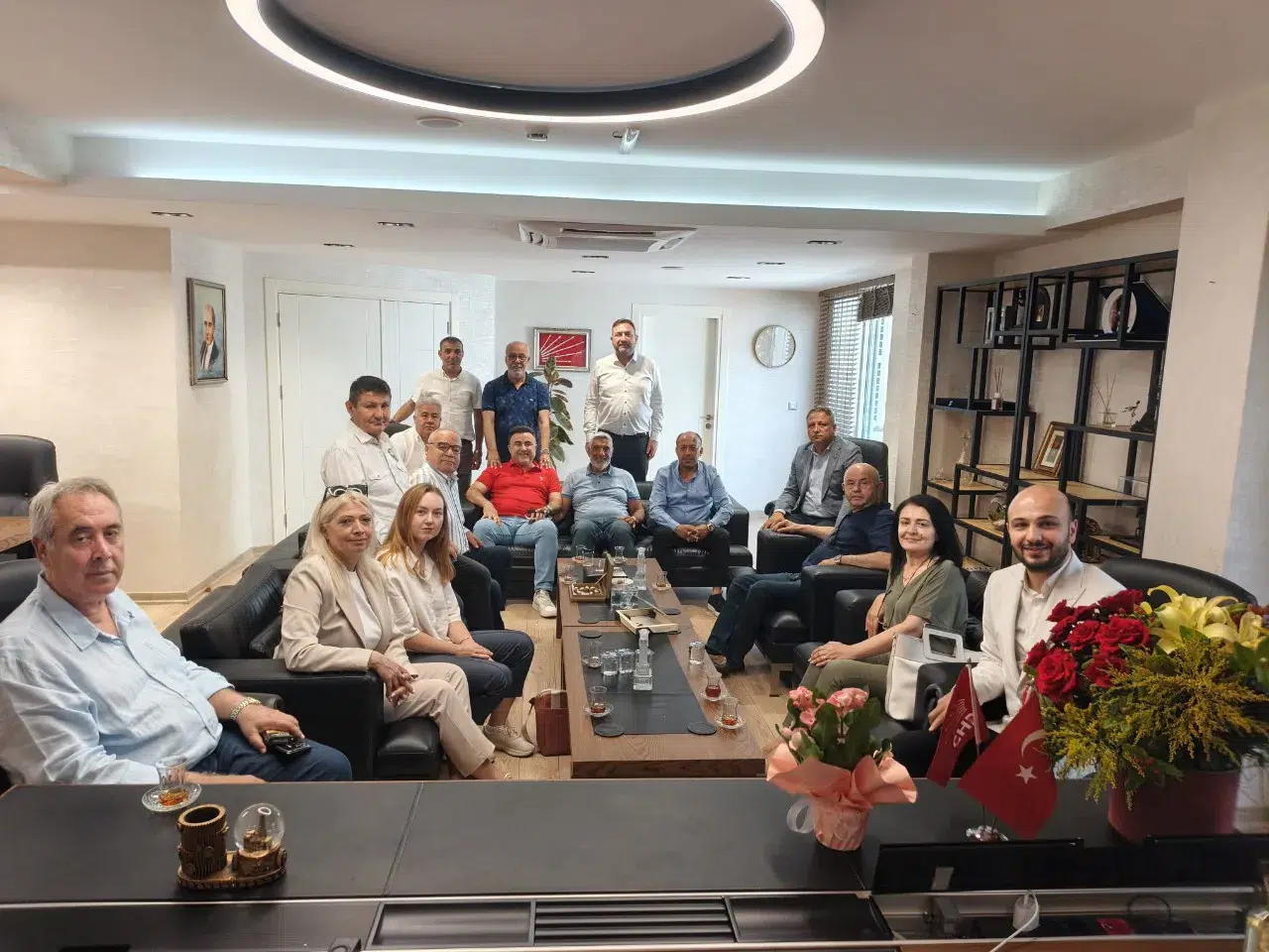 CHP İzmir İl Başkanı Gümrükçü: “102 yıllık koca çınar, milletimizin tek kurtuluş adresidir. CHP'ye sahip çıkmak vatana ve Cumhuriyet'e sahip çıkmaktır”