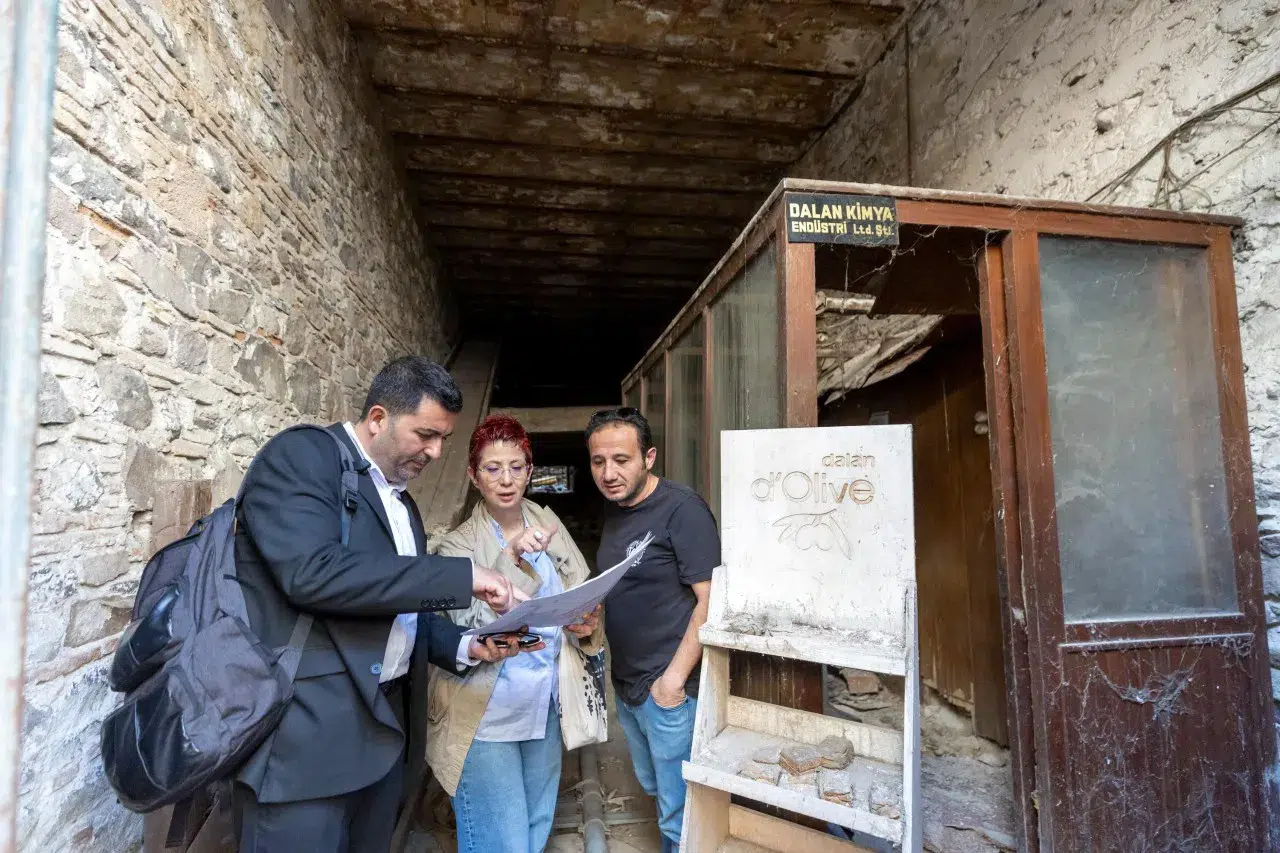 Konak’ta bir tarihi yapı daha ayağa kalkıyor