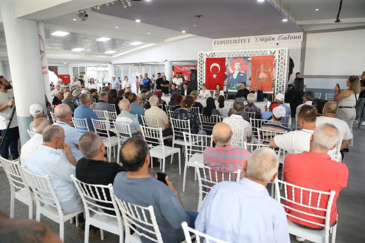 Başkan Ünsal Karşıyaka’yı halkla birlikte yönetiyor