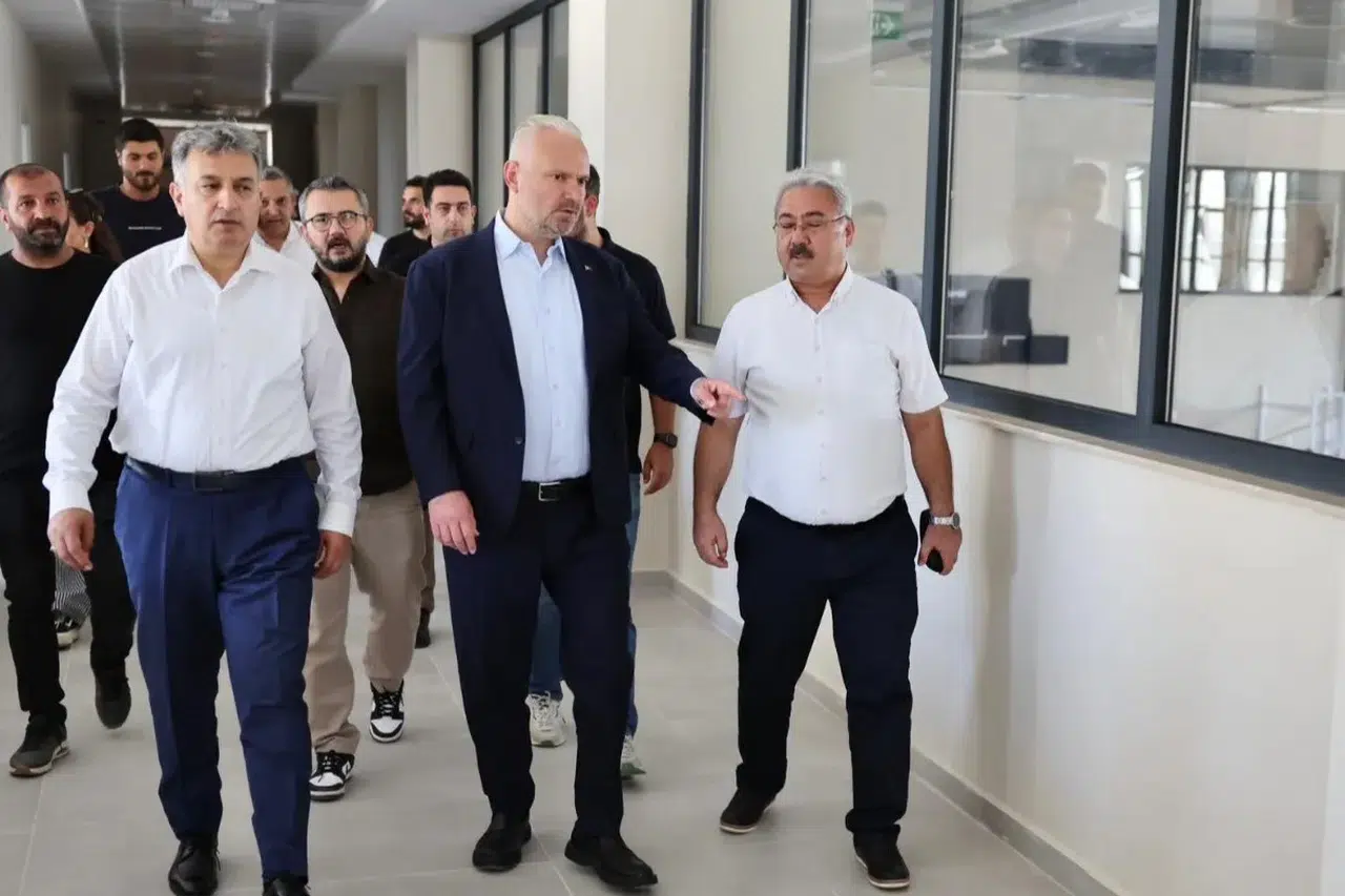Menemen'de Ege'nin En Büyük Kütüphanesi ve Gençlik Merkezi Yakında Açılıyor