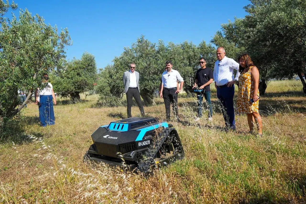 Gaziemir Belediyesi ot temizliğinde robot dönemini başlattı
