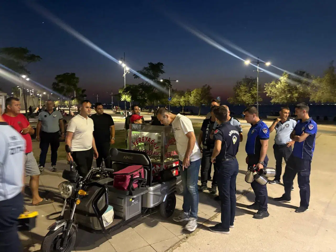 Karantina Parkı’nda izinsiz seyyar satışa ortak denetim