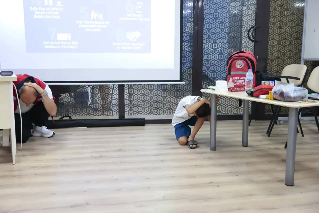 Konaklı çocuklara Afet Farkındalık Atölyesi