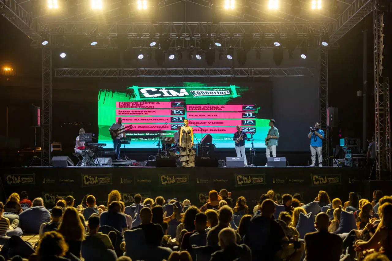 İzmir'de Çim Konserleri: Ücretsiz Yaz Eğlencesi Devam Ediyor