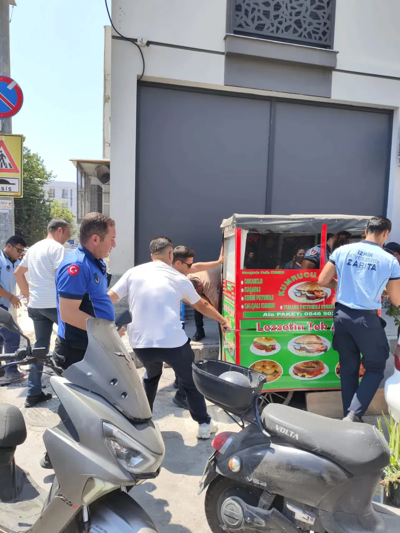 Bayraklı’da kamusal alan işgallerine ortak denetim