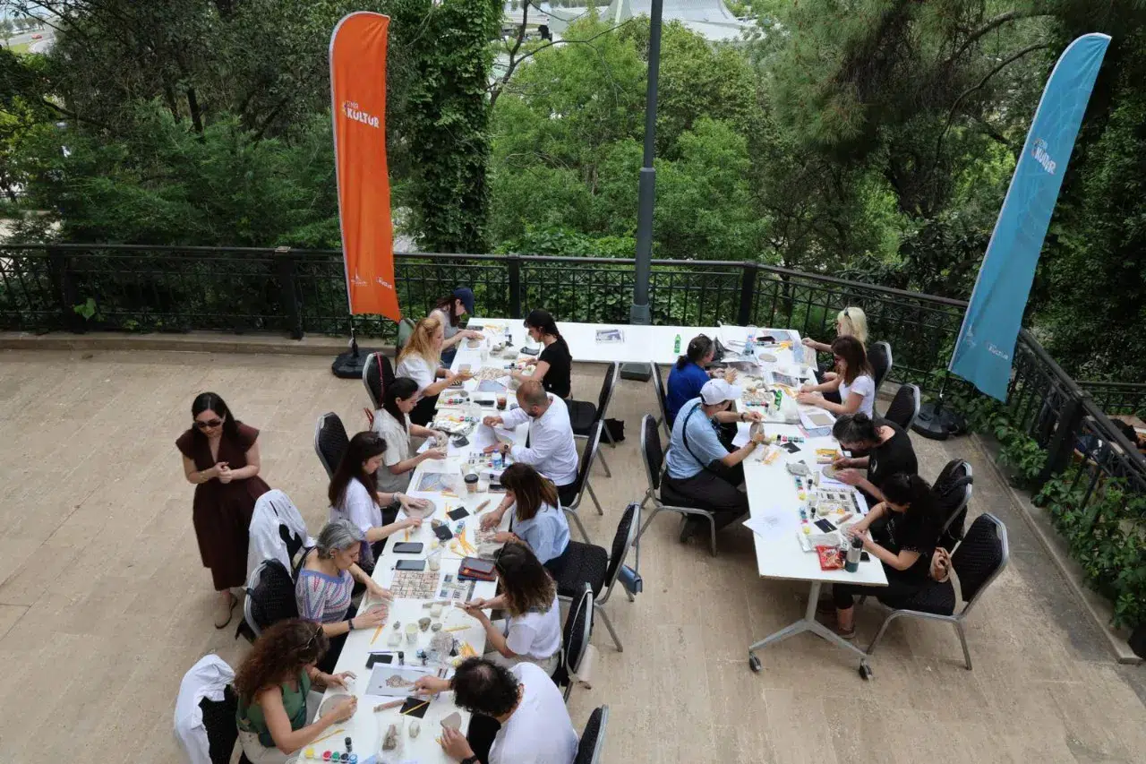 İzmir Şato’da seramik sanatına dair söyleşi ve atölye etkinliği düzenlendi
