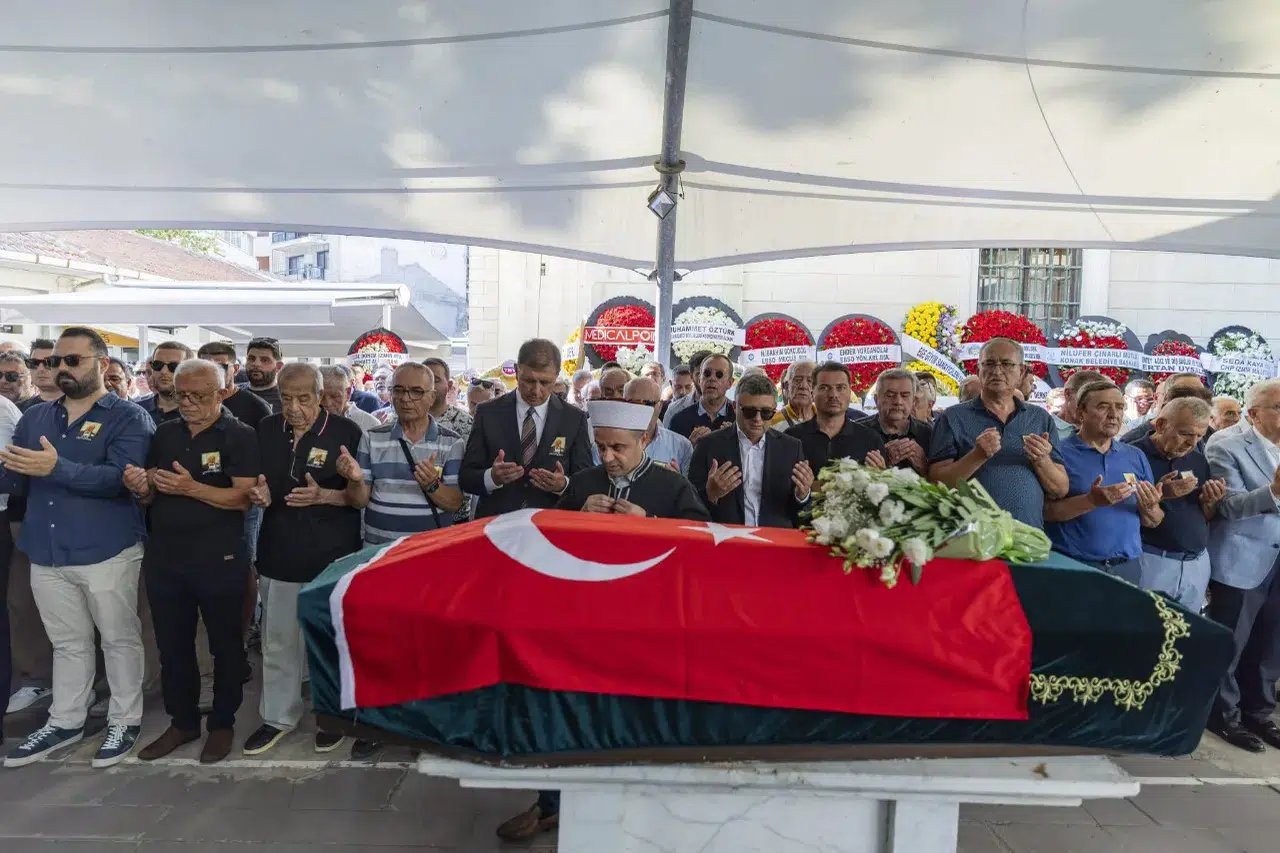Gazeteci Gürel, son yolculuğuna uğurlandı
