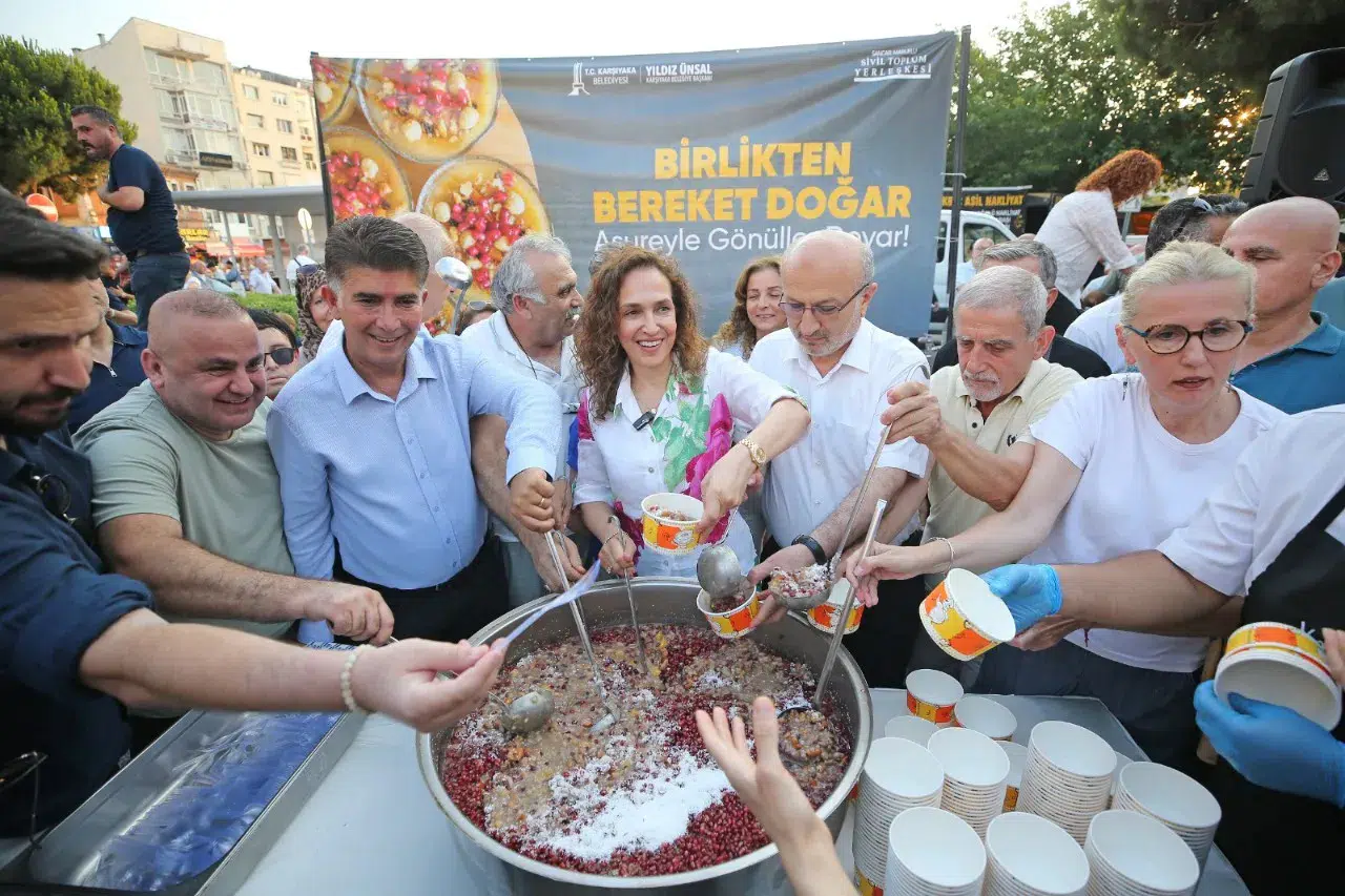 Karşıyaka'da Aşure Günü Buluşması: Dostluk ve Dayanışma Mesajları Paylaşıldı