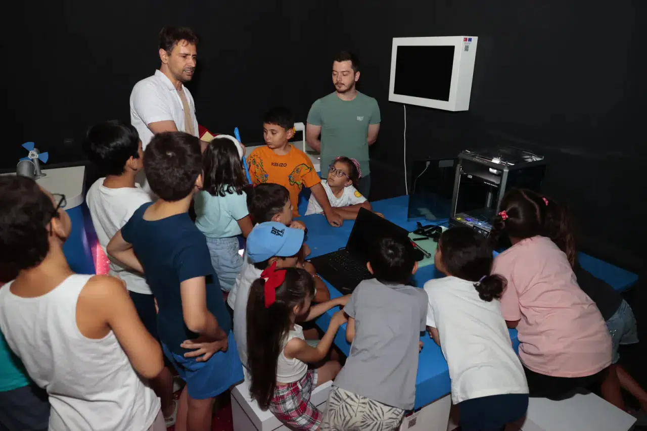 Konak'ta Çocuklar için Ücretsiz Yaz Programı: 3D Tasarım Atölyesi Başlıyor!