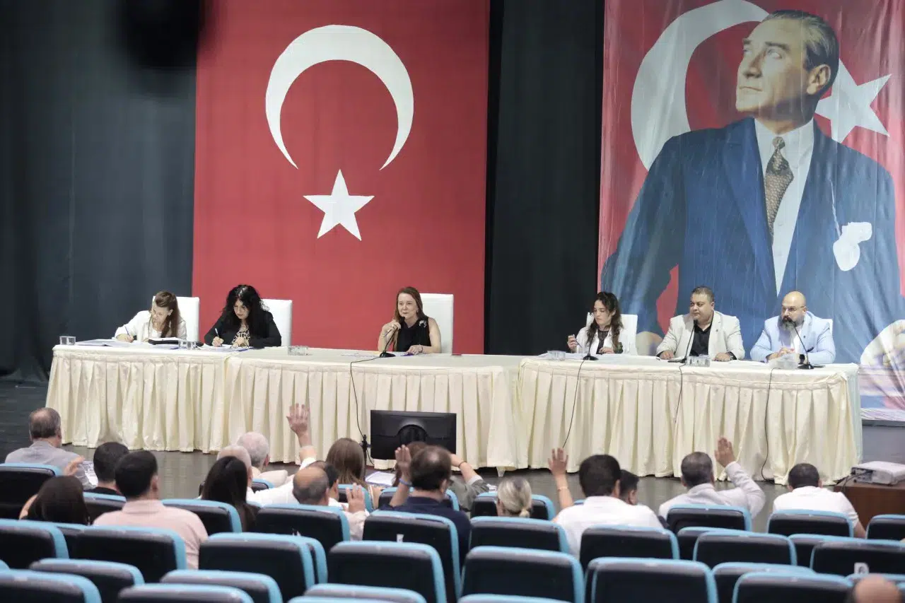 Konak Belediye Meclisi'nde kent estetiği ve altyapı projeleri masaya yatırıldı