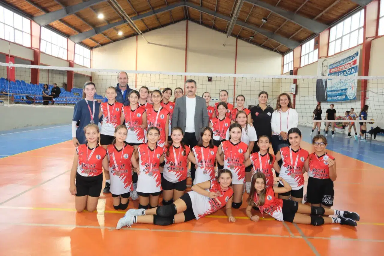 Dikili'de 15 Yaş Altı Plaj Voleybolu Turnuvası, genç sporcuları buluşturacak!