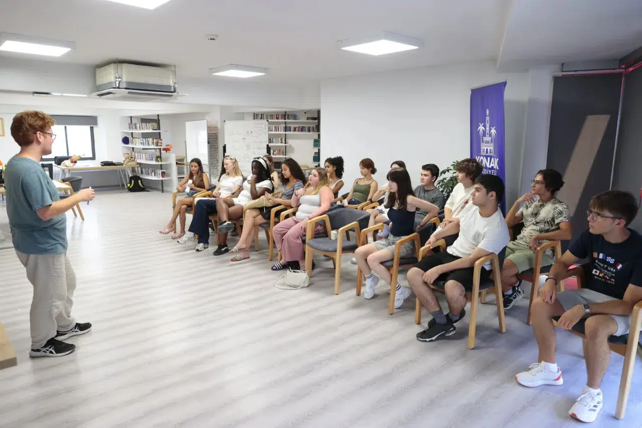 Konak’taki Gençlik Merkezleri, Belçikalı ve Kıbrıslı gençlerden büyük beğeni topladı!