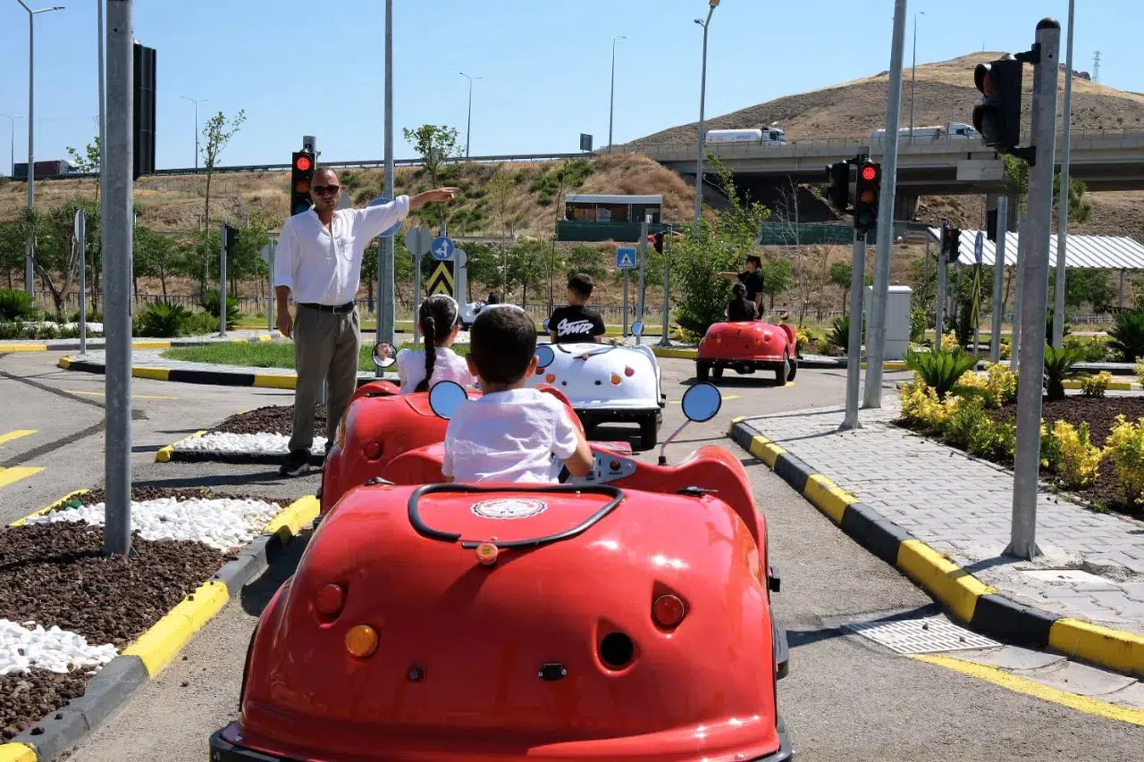 Menemen'de Çocuklar İçin Trafik Eğitim Parkuru Açıldı, İlgi Gördü