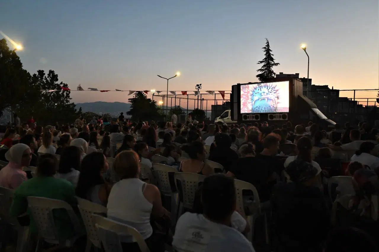 Yaz akşamlarını renklendiren animasyon film gösterimleri başladı