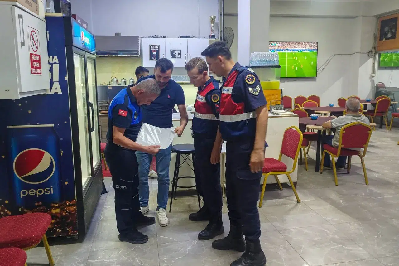 Kemalpaşa Zabıta Ekipleri Kaldırım İşgalleri ve Ruhsat Kontrolleriyle Denetimlerini Sürdürüyor