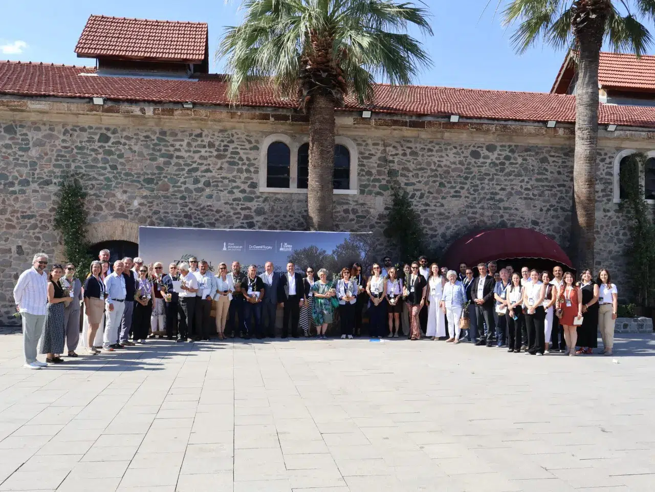 İzmir'de Zeytin Çalıştayı ile sektörel sorunlara çözümler arandı, zeytin kültürü için yeni yol haritası belirlendi
