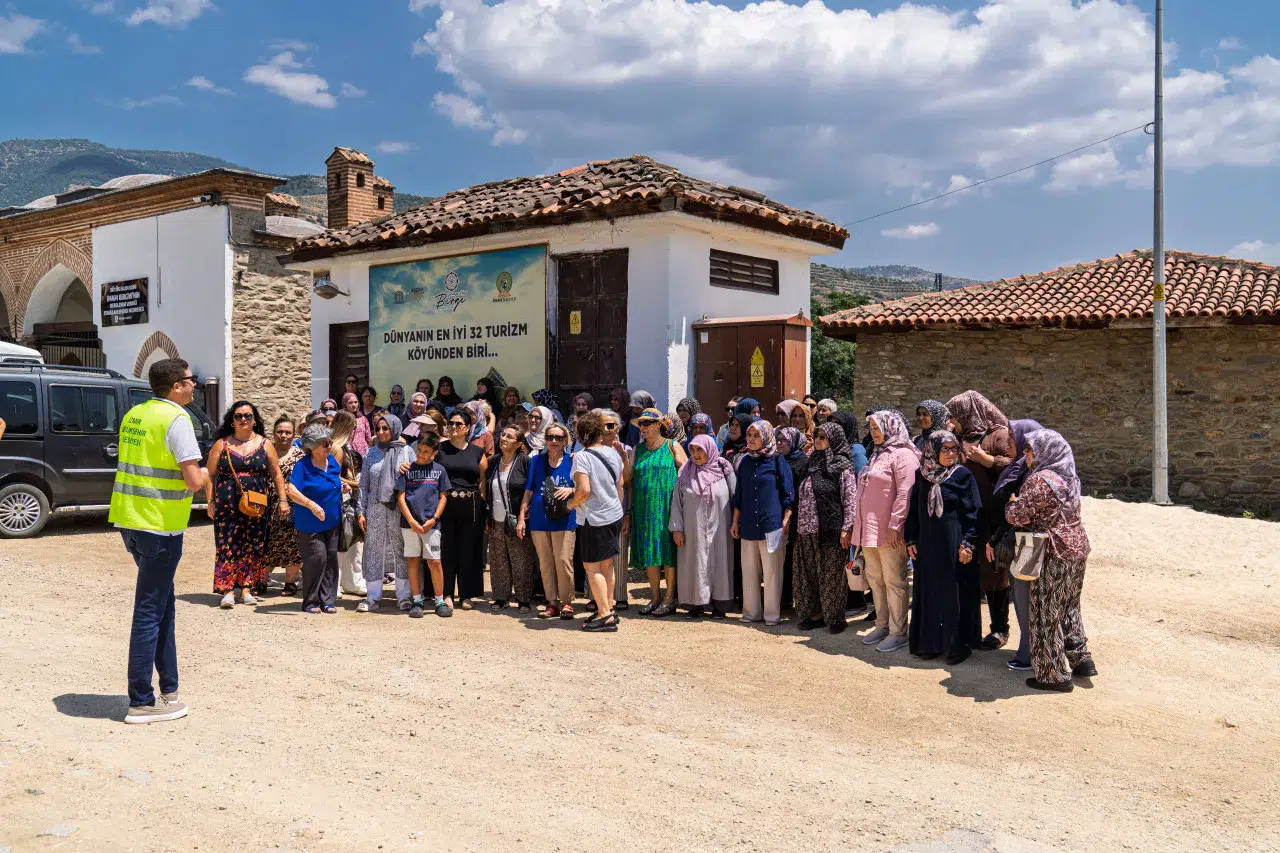 İzmir'in Kültürel Zenginlikleri, Muhtarlık İşleri ile Vatandaşlara Tanıtılıyor