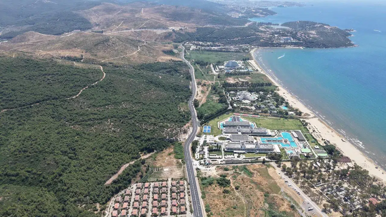 Pamucak yolu baştan sona yenilendi