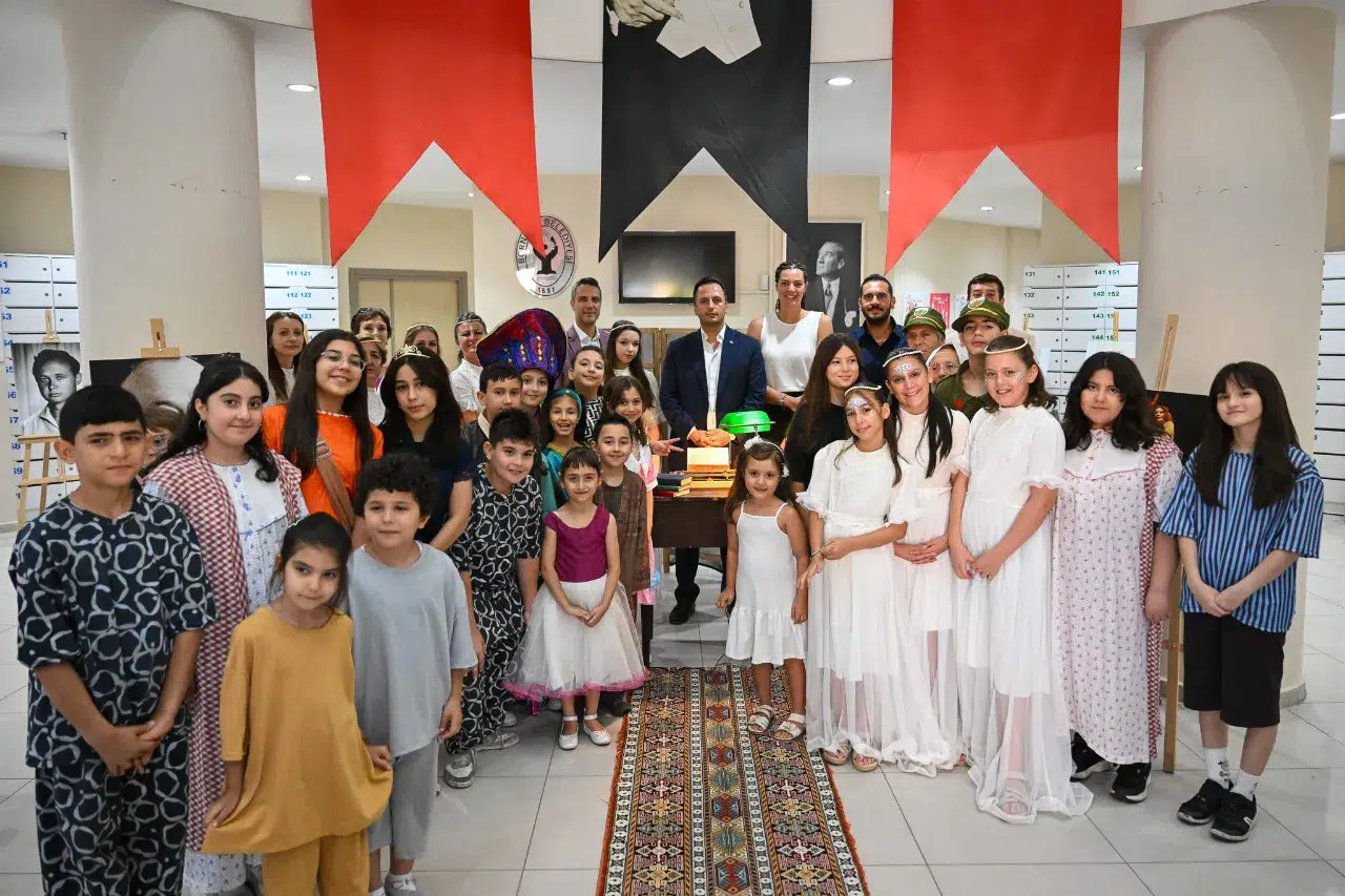 Türk Tiyatrosunun Dev İsimleri Bornova'da Anıldı ve Yeni Fuaye Alanı Açıldı