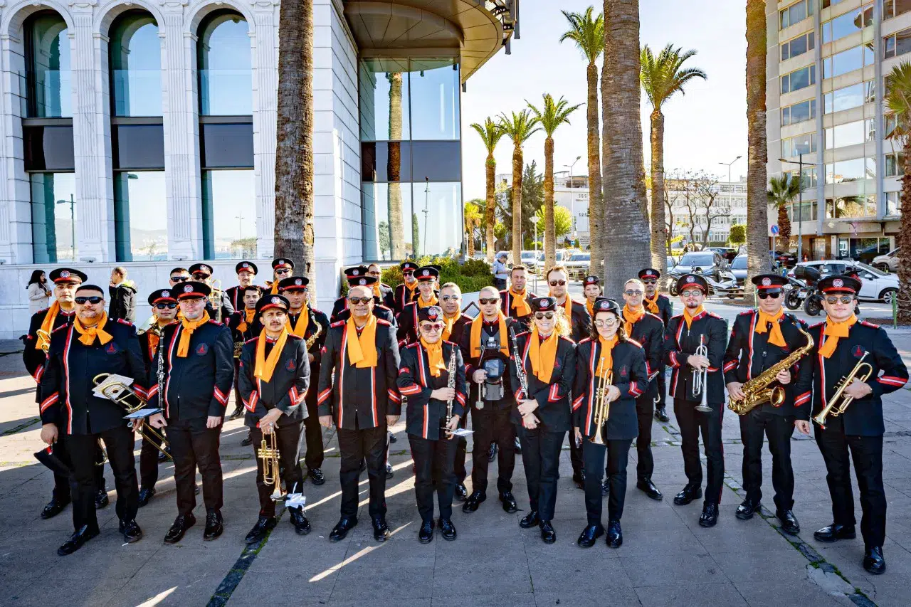 İzmir Büyükşehir Belediyesi Bandosu, 83 yıl sonra genç müzisyenlerle geleceğe müzik taşıyor