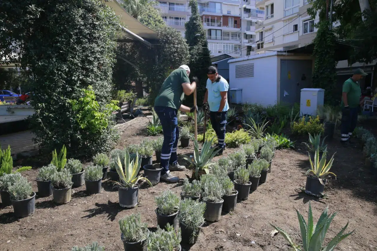 Konak’ın parklarında bakım seferberliği