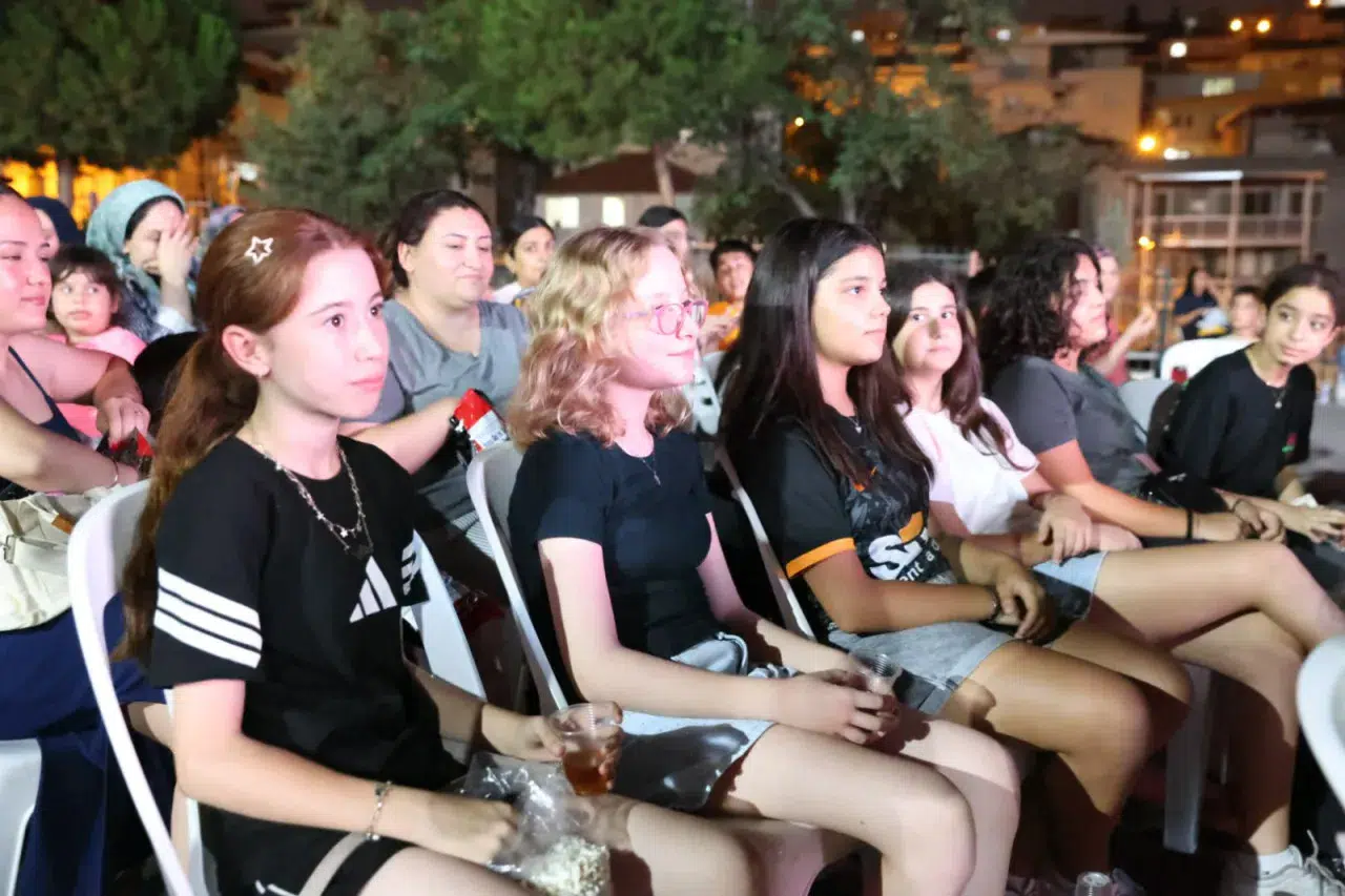 Çiğli’de Mahalle Sinema Günlerine Büyük İlgi
