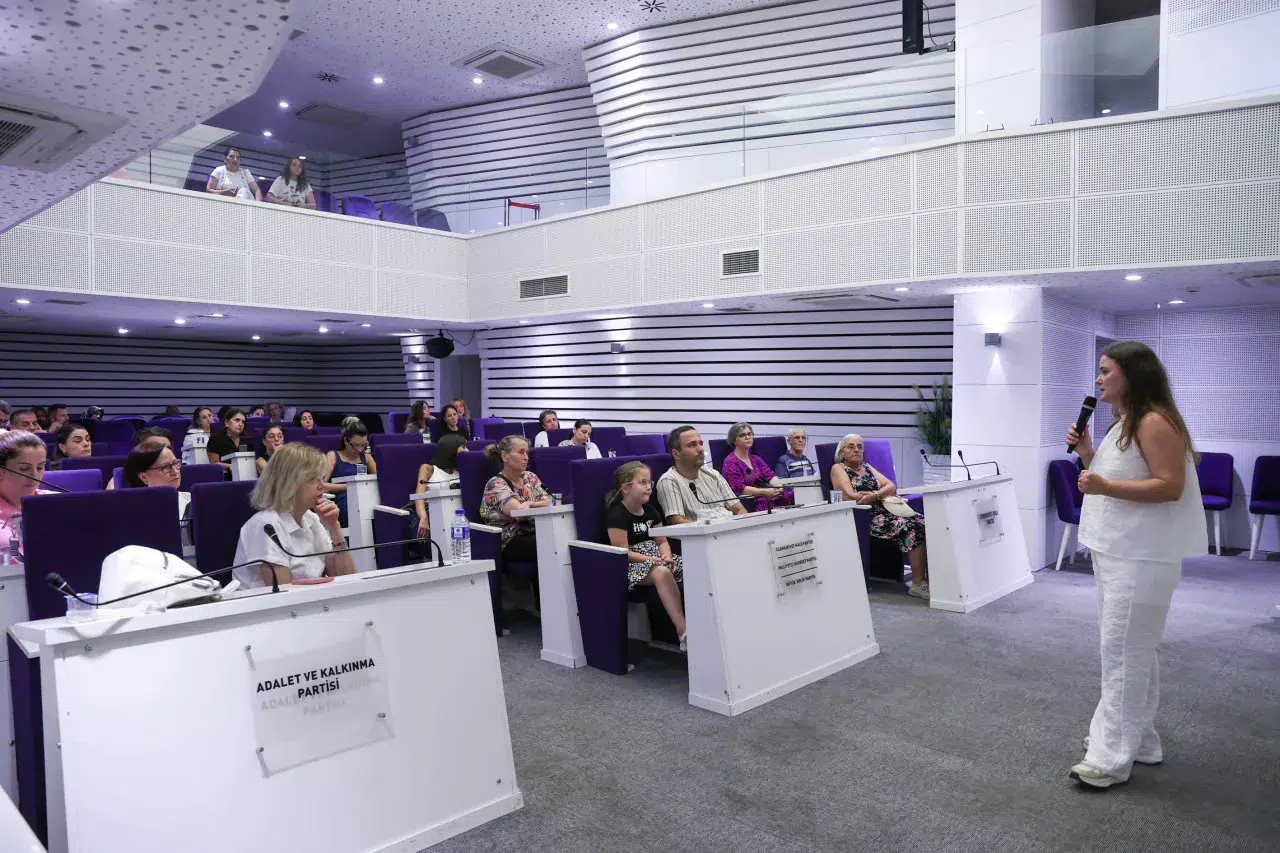 Buca Belediyesi'nden Çocukların Okul Hayatına Işık Tutan Seminer