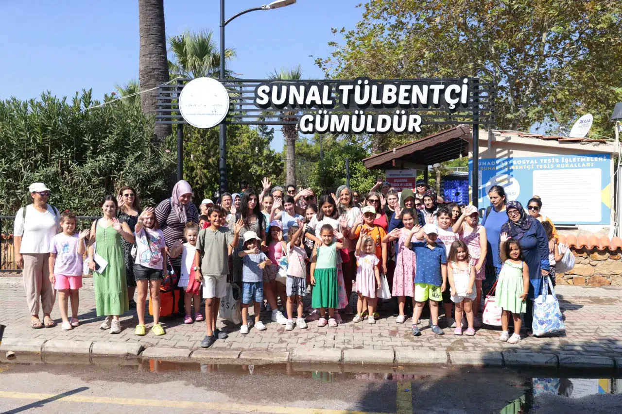 Konak Belediyesi’nden semt merkezi kursiyerlerine deniz sürprizi