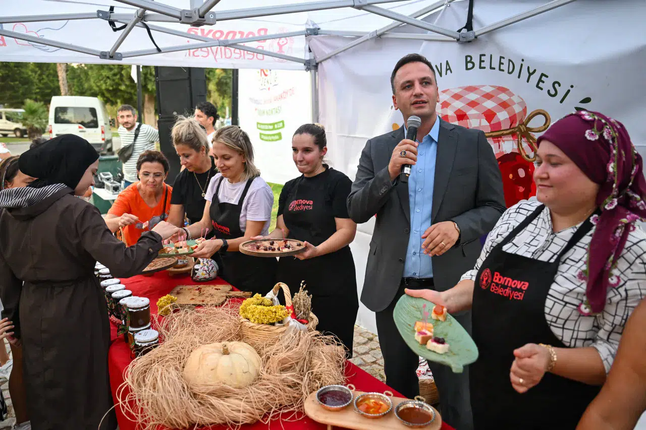 Bornova’da doğal lezzetler halkla buluşuyor
