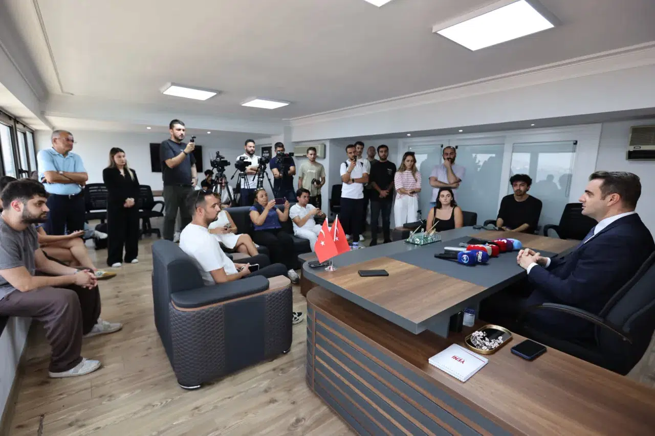 Yeni Parti’ye İzmir’de Katılımlar Sürüyor