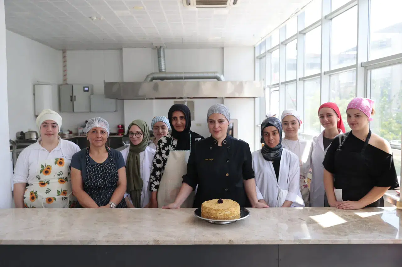 Konaklı kadınlar Temel Pastacılık Eğitimi’yle üretim ve istihdama katılıyor