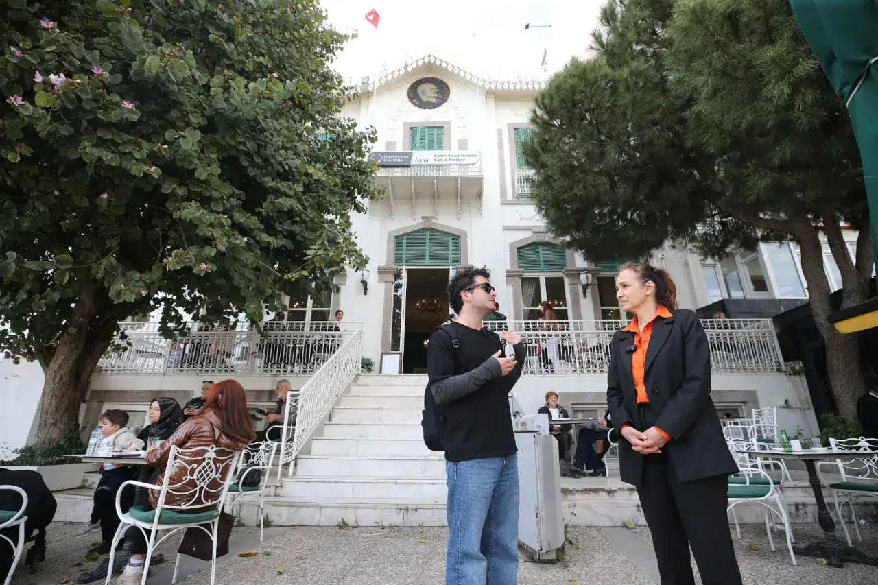 Karşıyaka’da rehberli turlar yeni rotayla devam ediyor: “Atatürk’ün Adımlarıyla Karşıyaka”