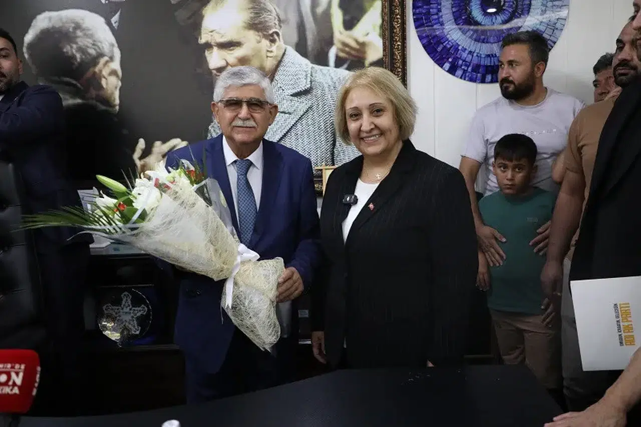 Menderes’in İlk Kadın Başkanı Koltuğa Oturdu