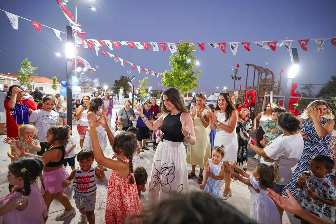 Hayriye ve Vehbi Özen Çocuk Etkinlik Merkezi ile Mavi Kelebek Anı Parkı Alaçatı’da hizmete açıldı