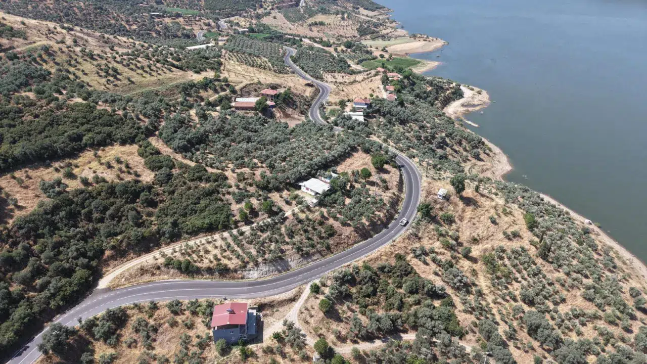 Beydağ’ın yıllardır beklediği yol hizmete açıldı