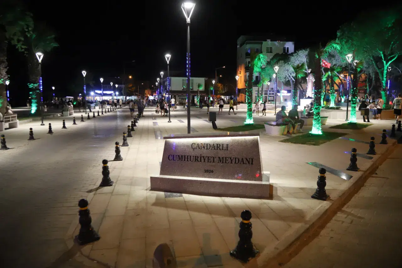 Çandarlı’nın yeni Cumhuriyet Meydanı açılıyor