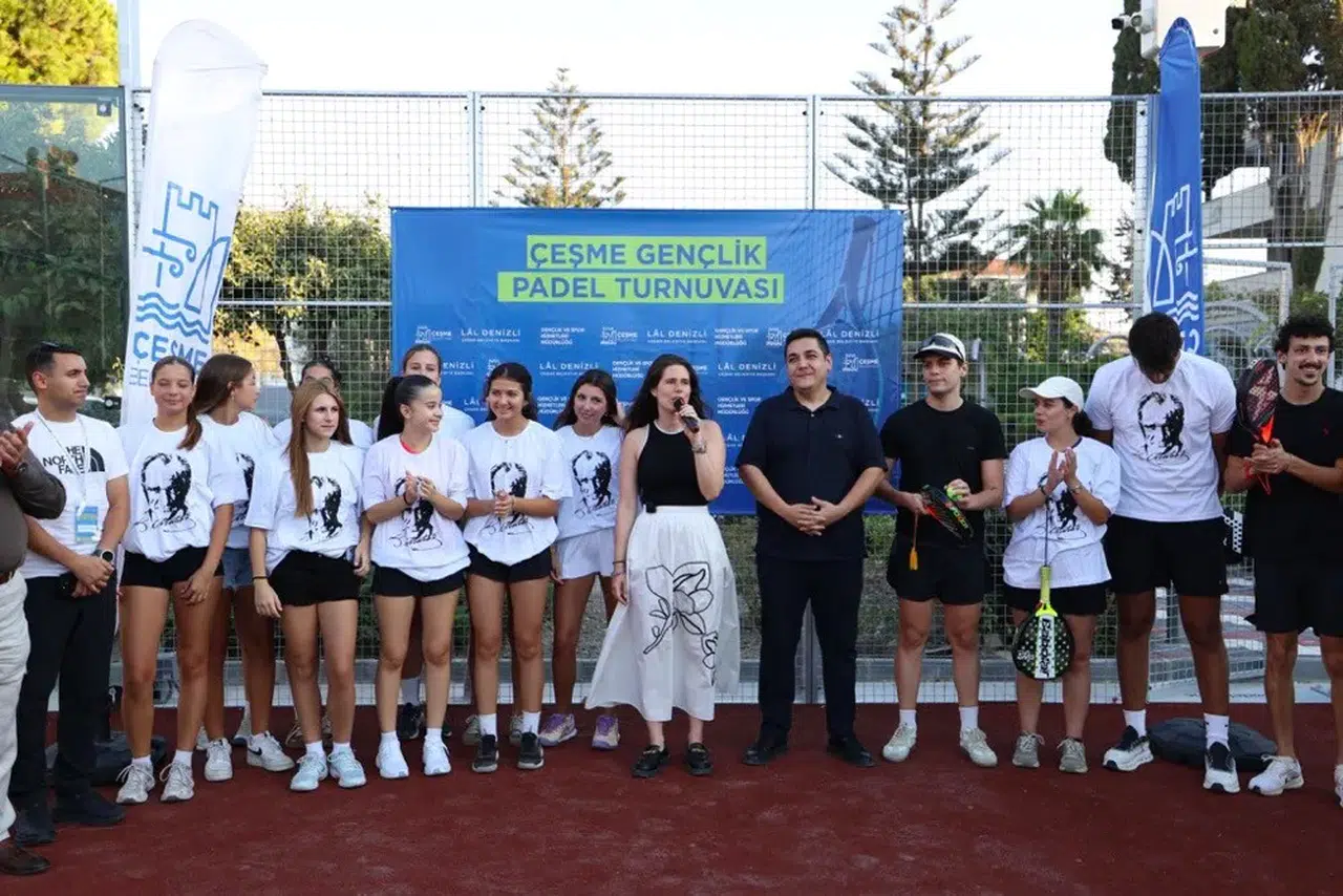 Çeşme’de spora yeni yatırım: 16 Eylül Kurtuluş Parkı’na padel kortu kazandırıldı