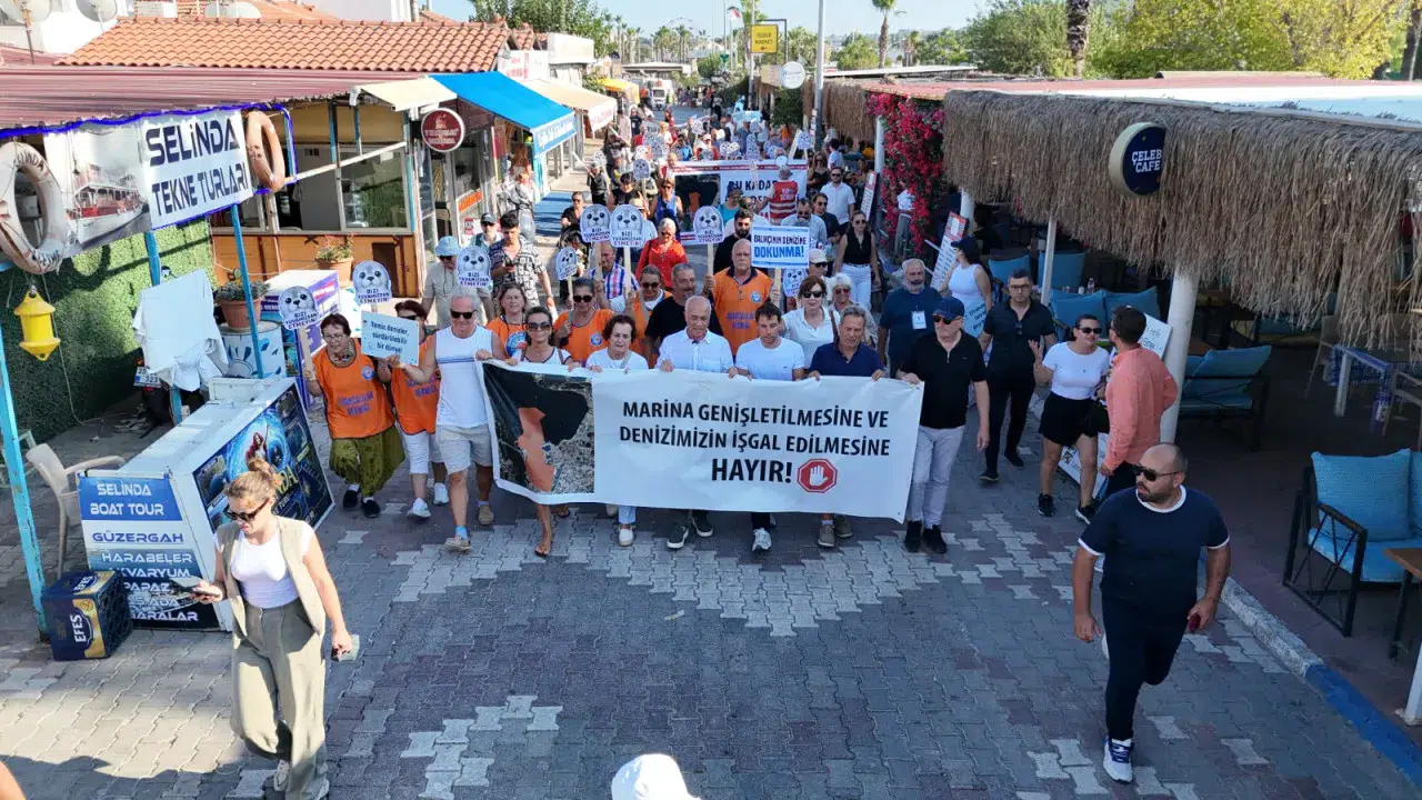 Sığacık’tan güçlü mesaj: “Deniz bizim, Sığacık hepimizin”
